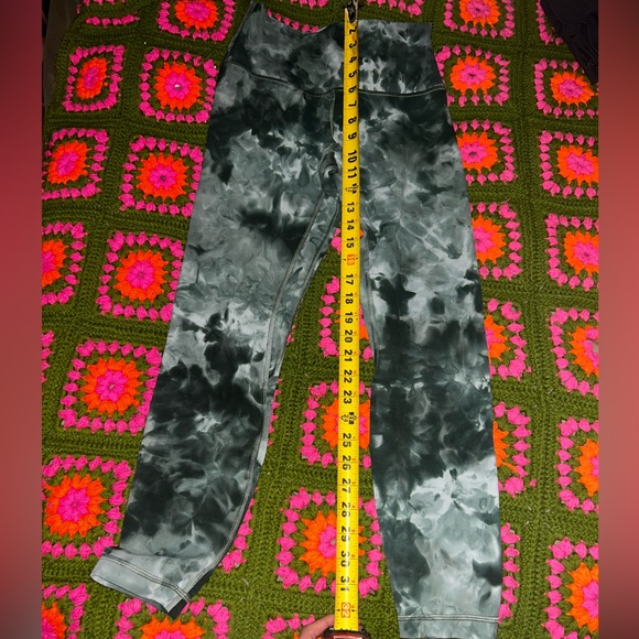 Lululemon - Picture 3 of 4